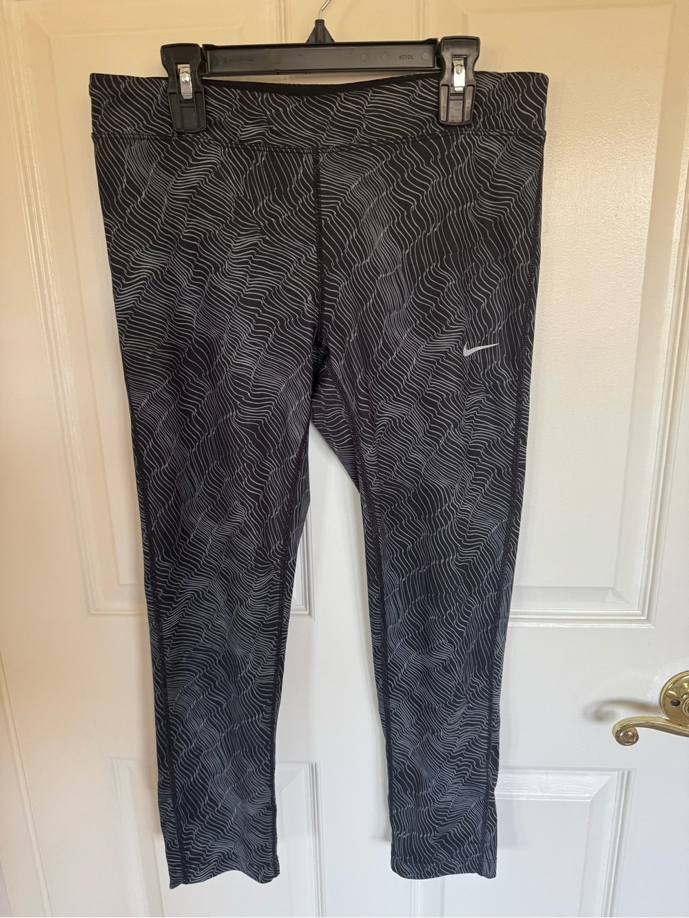 Nike dri fit leggings. Size medium. EUC.